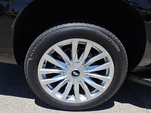 Used 2025 Cadillac Escalade ESV Luxury RWD image 23