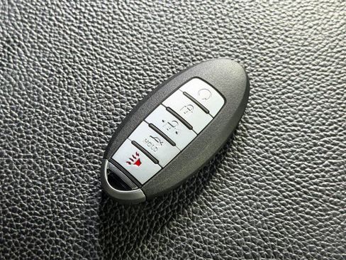 Used 2023 Nissan Titan SV w/ SV Convenience Package image 42