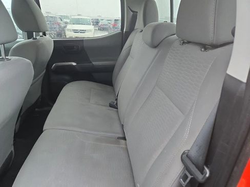 Used 2016 Toyota Tacoma SR5 w/ SR5 Appearance Package (SN) image 6