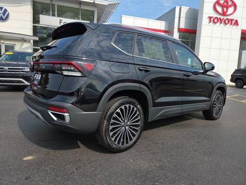 Used 2025 Volkswagen Taos SE image 7