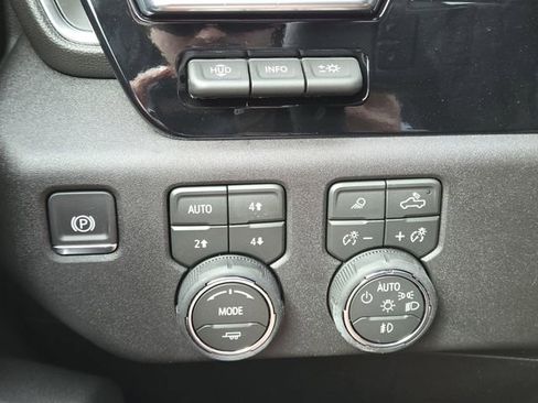 New 2026 Chevrolet Silverado 1500 High Country w/ Technology Package AWD/4WD image 14
