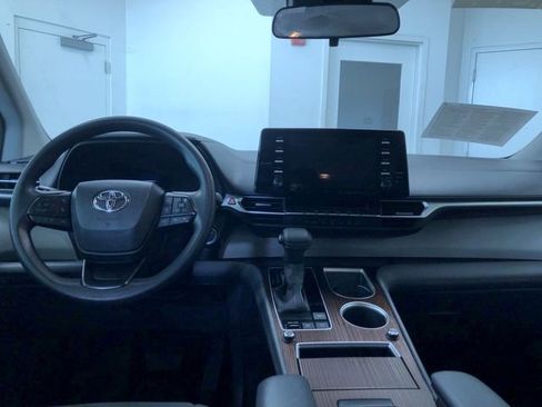 Certified 2023 Toyota Sienna LE image 17