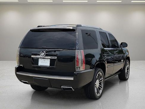 Used 2012 Cadillac Escalade Premium RWD image 5