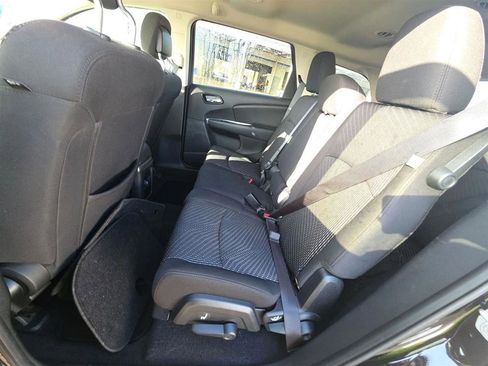 Used 2015 Dodge Journey SXT w/ Flexible Seating Group image 18