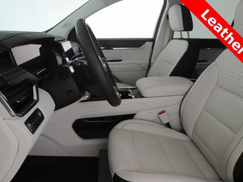 Used 2024 GMC Acadia Denali image 16