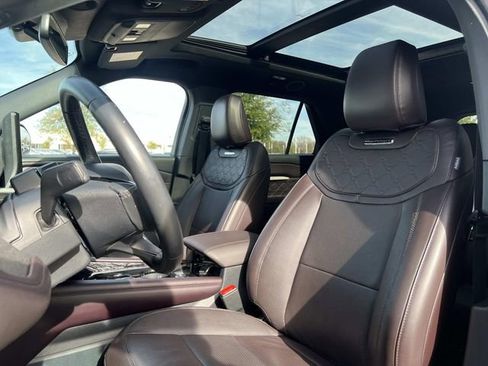 Used 2025 Ford Explorer Platinum w/ LUX Leather Package image 11