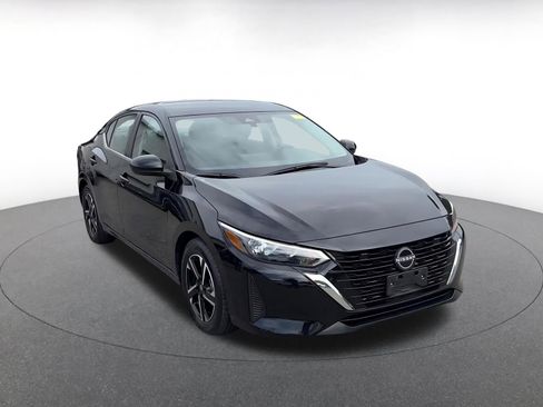 Used 2025 Nissan Sentra SV FWD image 2