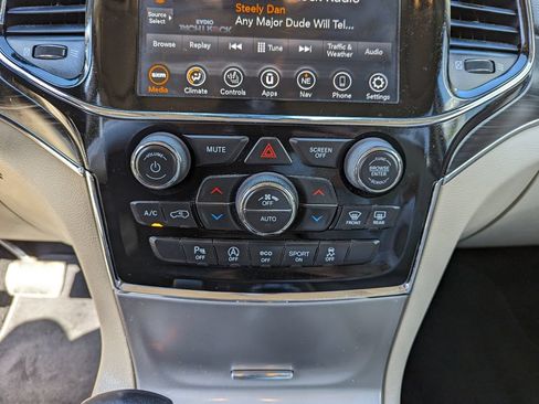 Used 2021 Jeep Grand Cherokee Limited AWD/4WD image 21