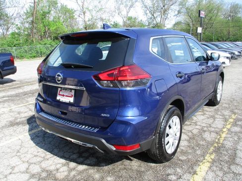Used 2017 Nissan Rogue S image 3