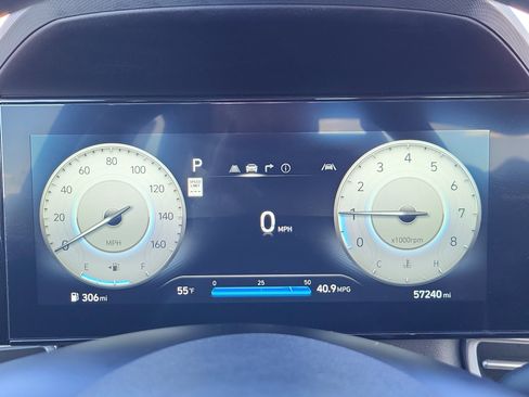 Used 2024 Hyundai Elantra SEL image 17