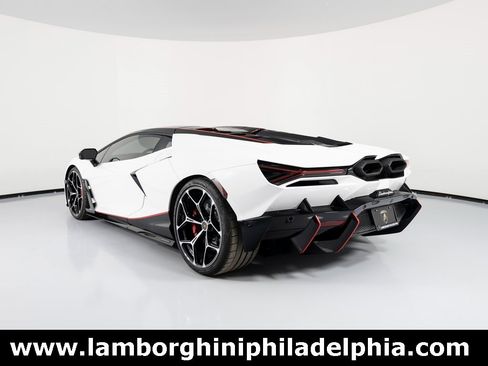 Used 2024 Lamborghini Revuelto image 9