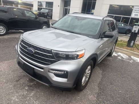 Used 2023 Ford Explorer XLT w/ Equipment Group 202A image 3