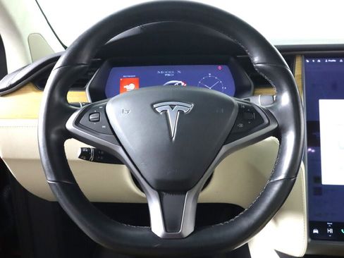 Used 2018 Tesla Model X 75D image 11