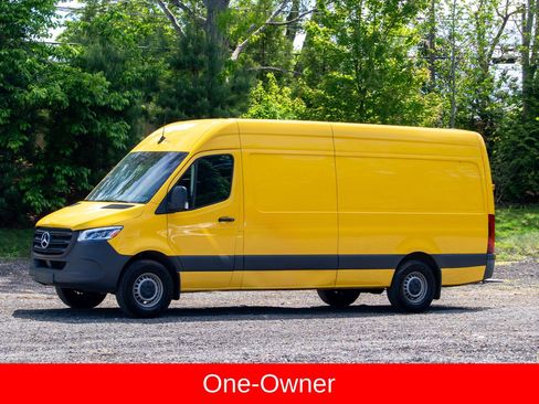 Used 2021 Mercedes-Benz Sprinter 2500 image 3