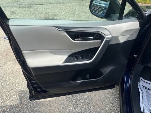 Used 2019 Toyota RAV4 XLE Premium w/ Cold Weather Package AWD/4WD image 11