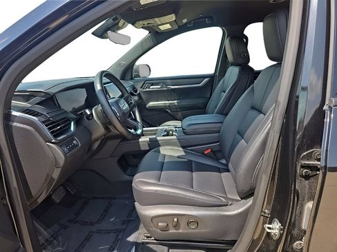Used 2026 GMC Acadia Elevation w/ Elevation Premium Package AWD/4WD image 9