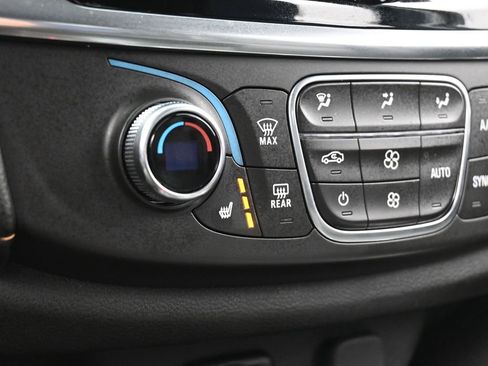 Used 2020 Chevrolet Traverse LT w/ LT Premium Package image 34