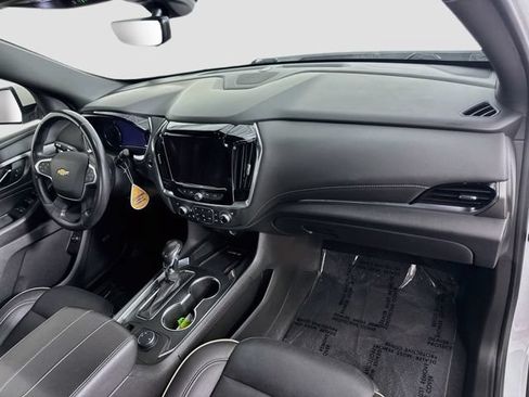 Used 2022 Chevrolet Traverse Premier FWD image 31
