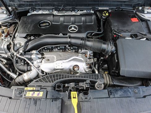 Used 2021 Mercedes-Benz GLB 250 image 27