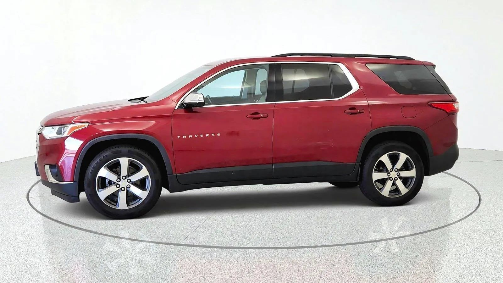 Used 2019 Chevrolet Traverse LT w/ LT Premium Package AWD/4WD image 6