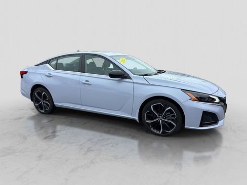 Certified 2023 Nissan Altima 2.5 SR w/ SR Premium Package image 6