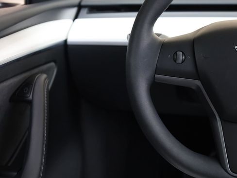 Used 2024 Tesla Model Y Long Range RWD image 31