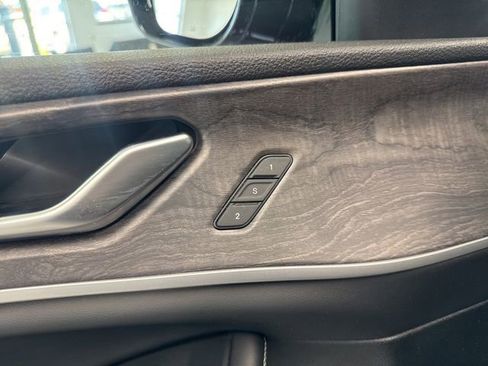 Used 2023 Jeep Grand Cherokee Limited AWD/4WD image 19