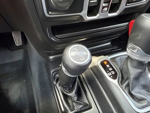 Used 2021 Jeep Wrangler Unlimited Sport AWD/4WD image 20