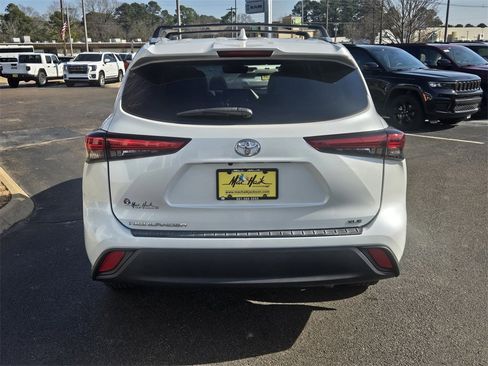 Used 2022 Toyota Highlander XLE image 30