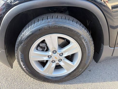 Used 2020 Chevrolet Trax LS FWD image 4