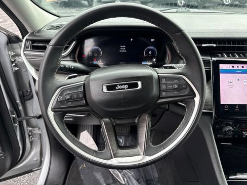 Used 2023 Jeep Grand Cherokee L Limited AWD/4WD image 16