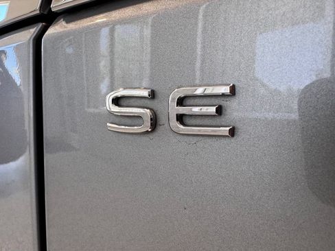 Used 2024 Volkswagen Atlas SE AWD/4WD image 7