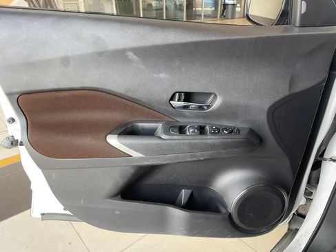 Certified 2024 Nissan Kicks SR FWD image 9