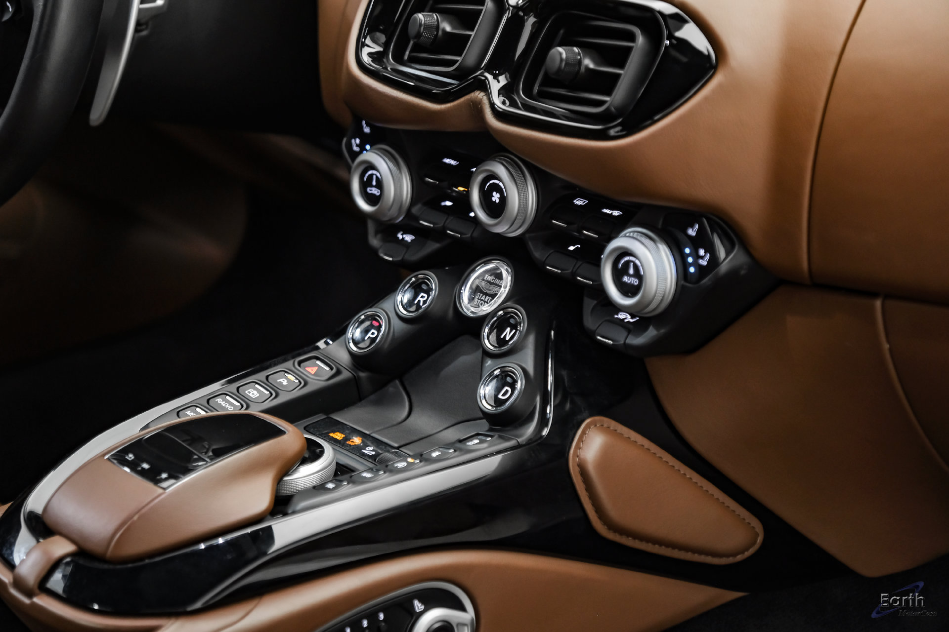 Used 2020 Aston Martin V8 Vantage Coupe RWD image 49
