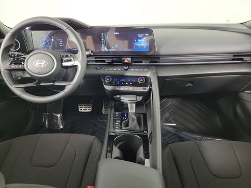 New 2025 Hyundai Elantra SEL image 4