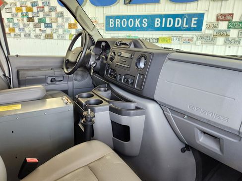 Used 2014 Ford E-350 and Econoline 350 Super Duty w/ Power Group RWD image 2