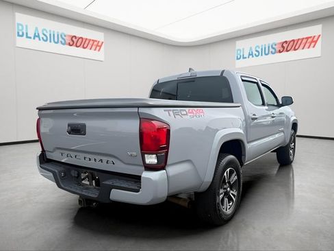 Used 2019 Toyota Tacoma TRD Sport AWD/4WD image 3