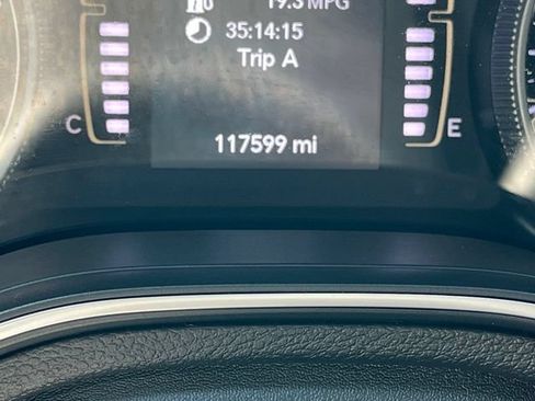 Used 2019 Jeep Cherokee Latitude Plus AWD/4WD image 36