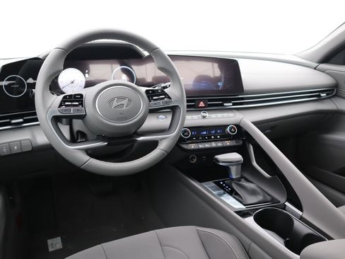 Certified 2025 Hyundai Elantra SEL w/ Cargo Package image 10