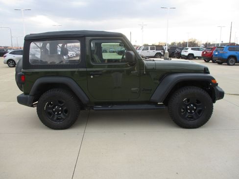 Used 2021 Jeep Wrangler Sport image 6