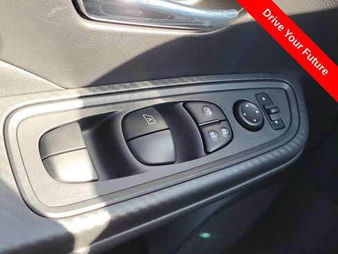 Used 2025 Nissan Versa SV w/ Trunk Package FWD image 17