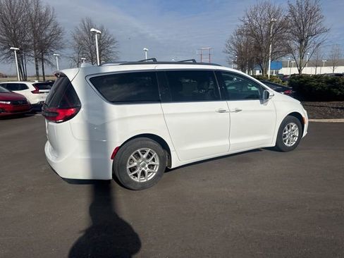 Used 2021 Chrysler Pacifica Touring-L image 11