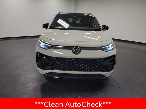 Used 2026 Volkswagen Tiguan SE R-Line FWD image 3
