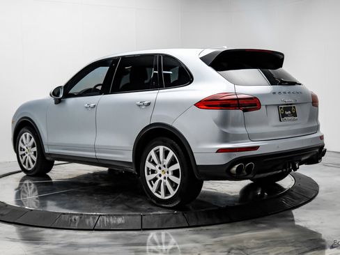 Used 2017 Porsche Cayenne S image 8
