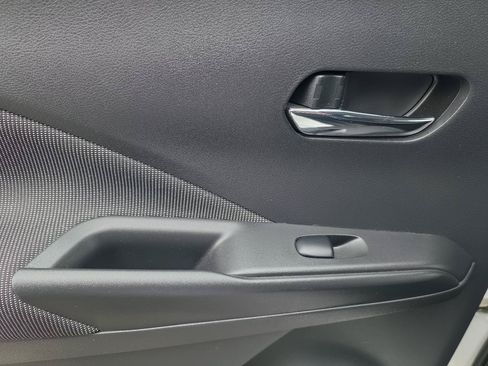Used 2018 Nissan Kicks SV FWD image 21