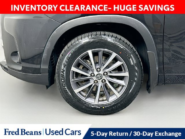 Used 2017 Toyota Highlander XLE AWD/4WD image 39