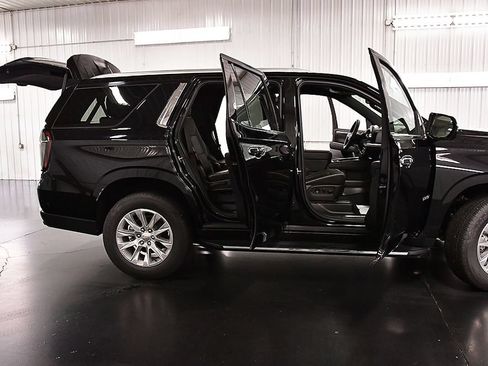 Used 2025 Chevrolet Tahoe Premier AWD/4WD image 29