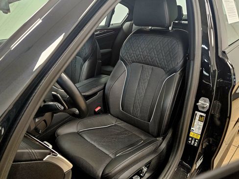 Used 2023 BMW M550i xDrive M550i xDrive w/ Dynamic Handling Package image 40