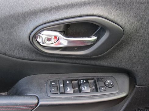 Used 2019 Jeep Cherokee Trailhawk w/ Cold Weather Group image 14