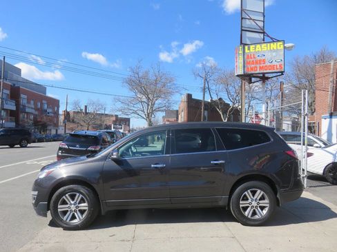 Used 2017 Chevrolet Traverse LT image 7